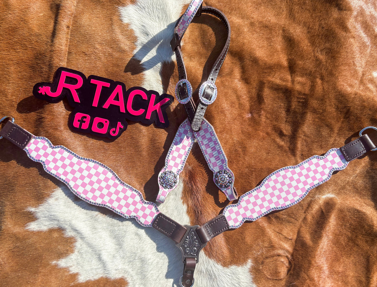 Pink checkers budget style set