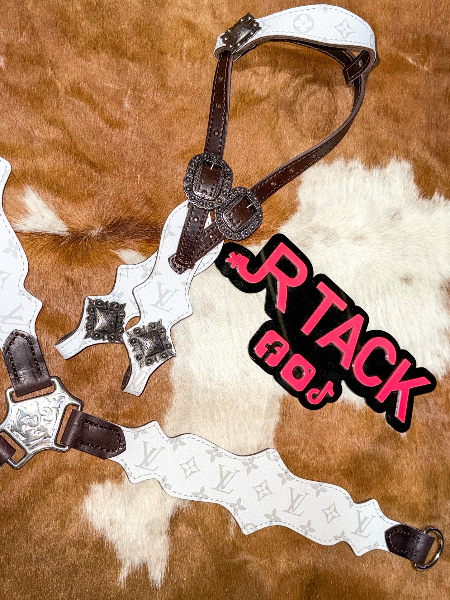 Boujee White Economy Line Tack Set