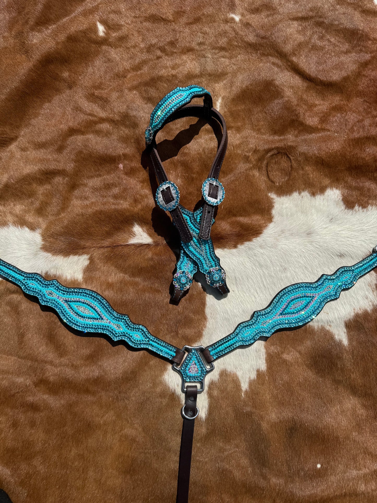Turquoise Bling Pattern Tack Set